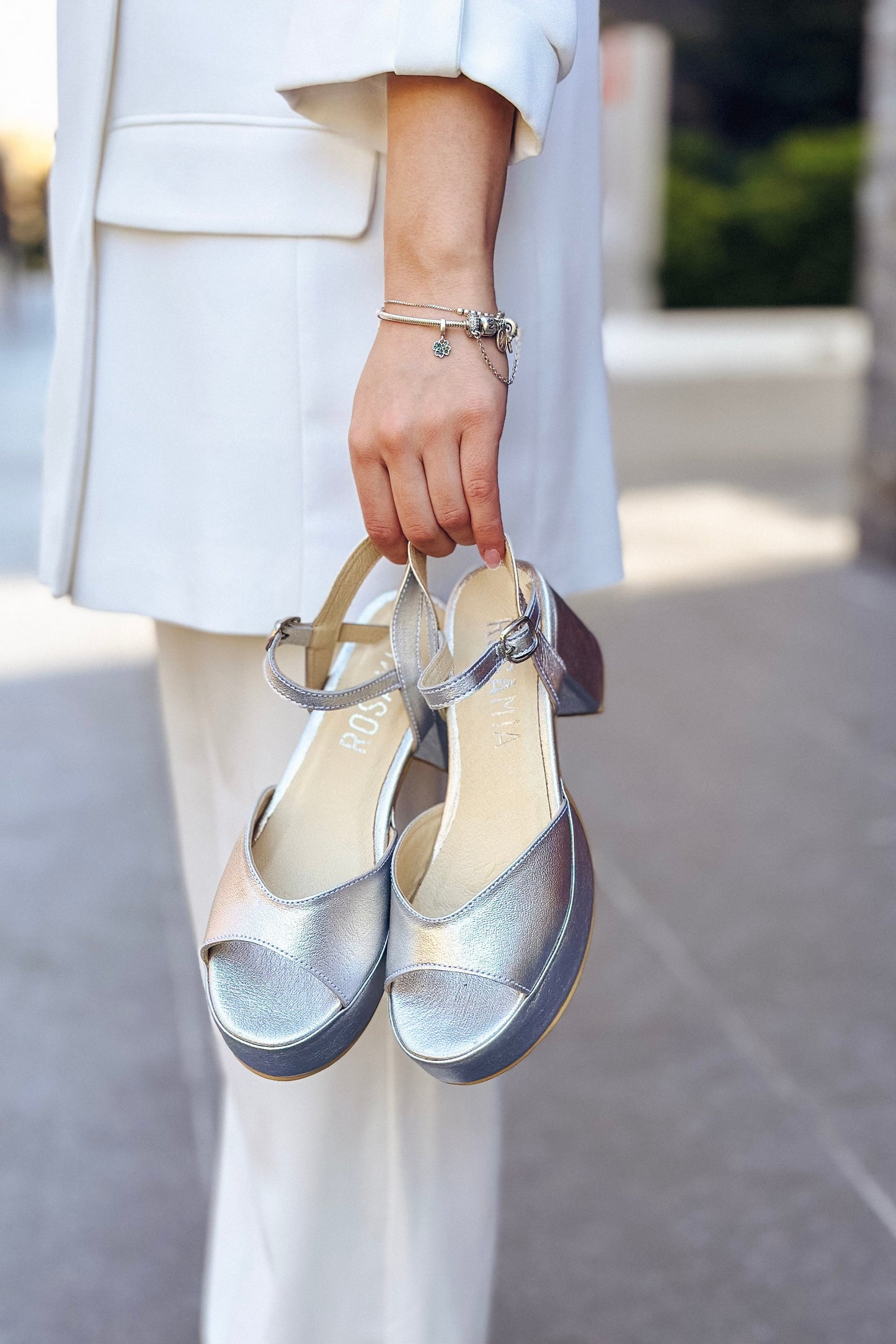 SANDALIA LEONOR PLATA 1