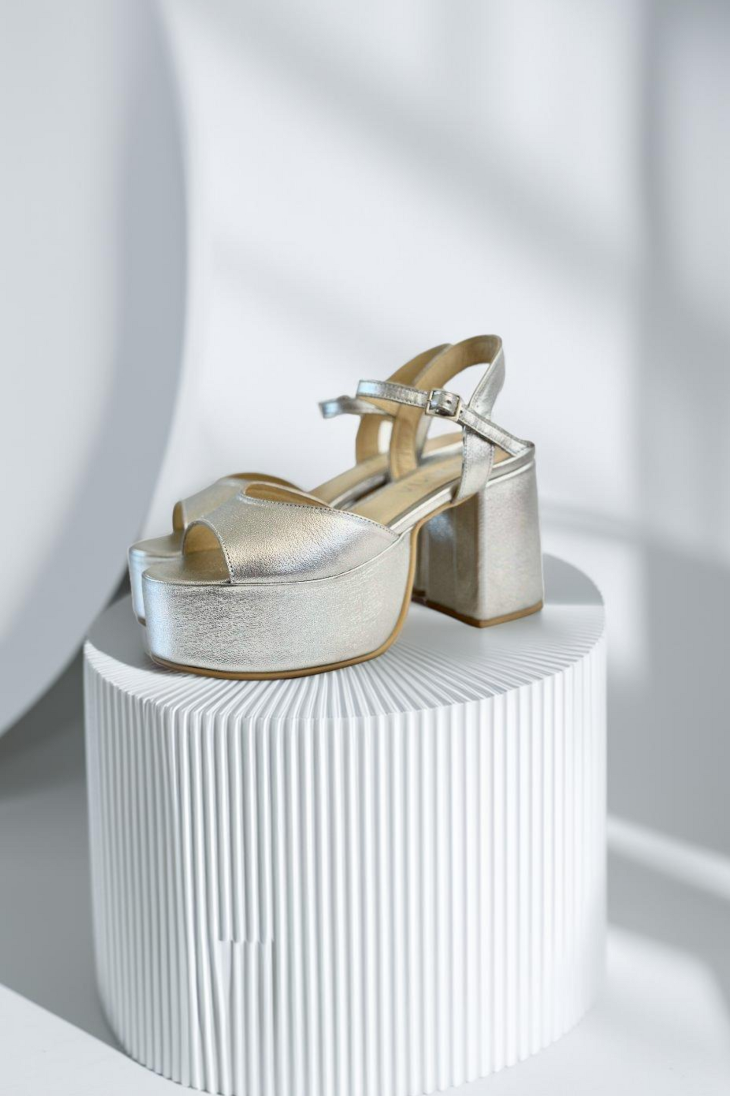 SANDALIA LEONOR PLATA 2