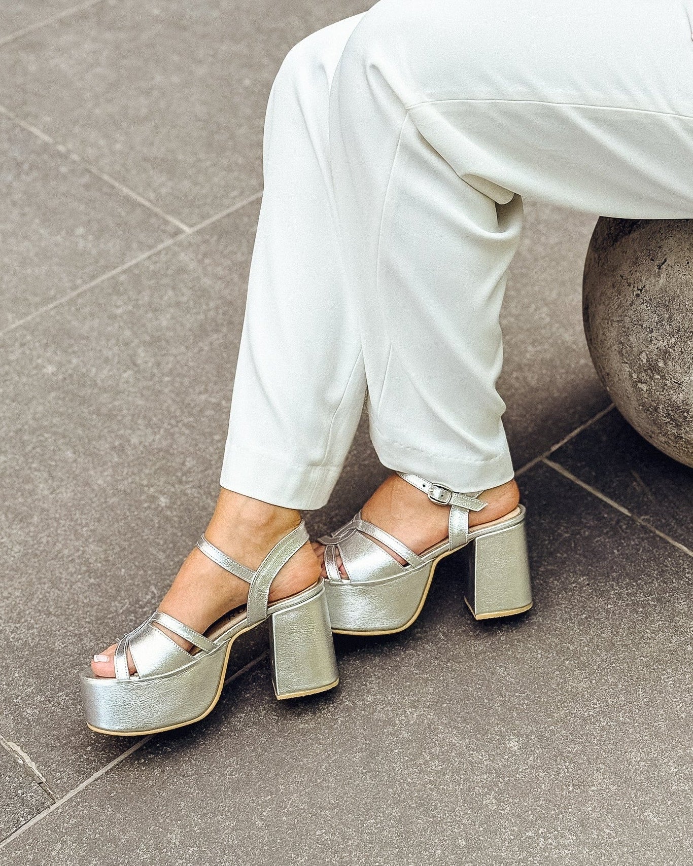 SANDALIA CHARLOTTE PLATA 2