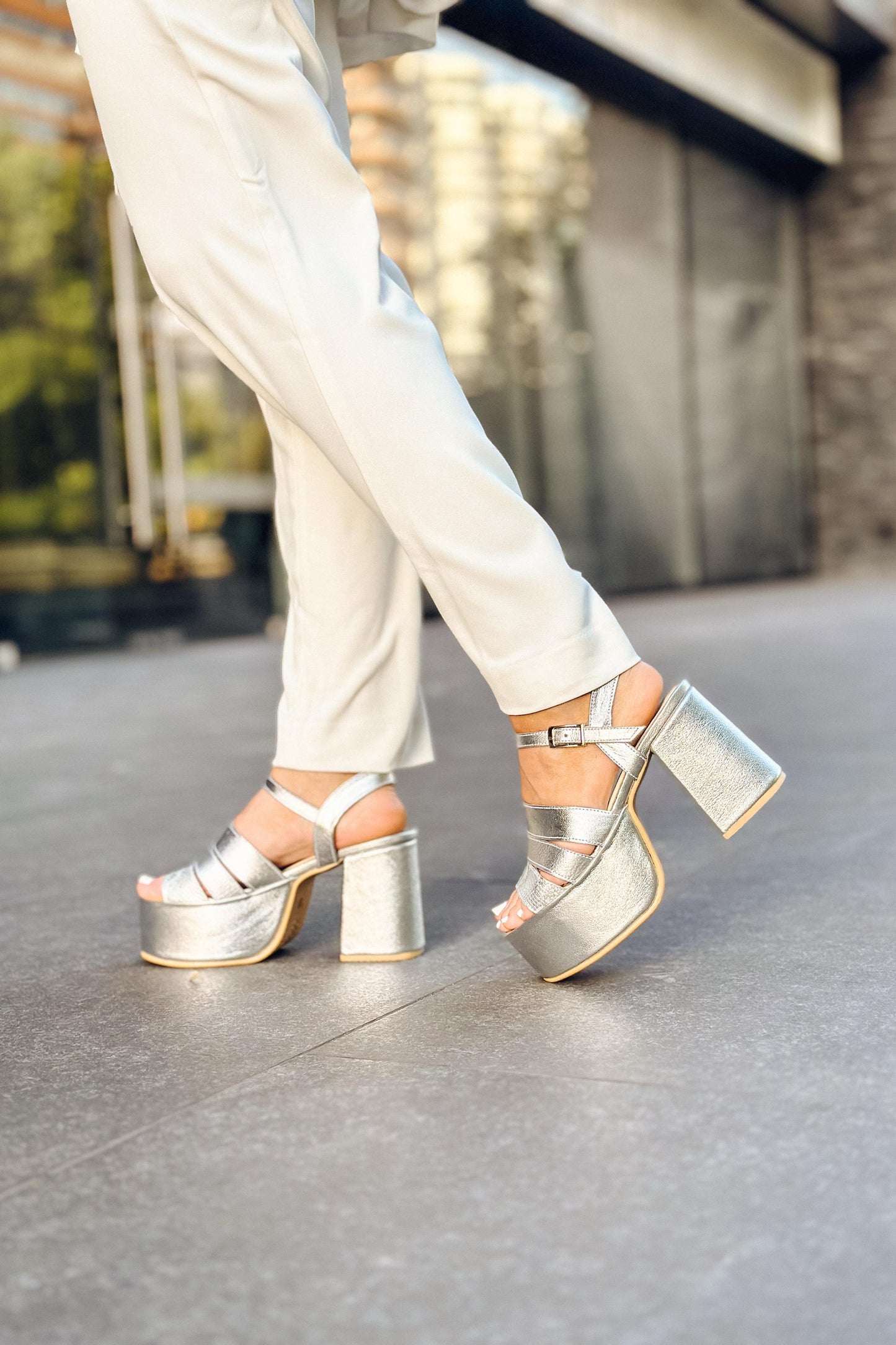 SANDALIA OLIVIA PLATA 2