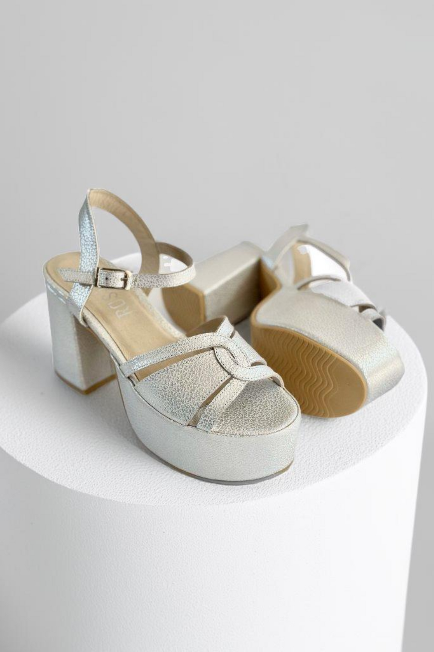 SANDALIA CHARLOTTE BLANCO PLATA 2
