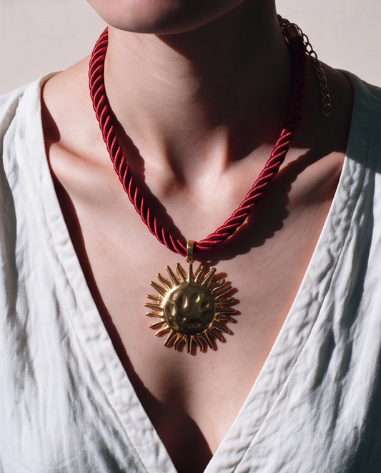 COLLAR SOL ROJO