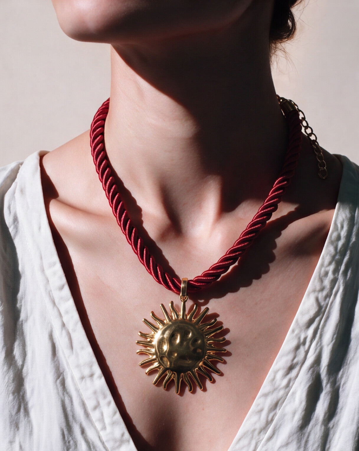 COLLAR SOL ROJO