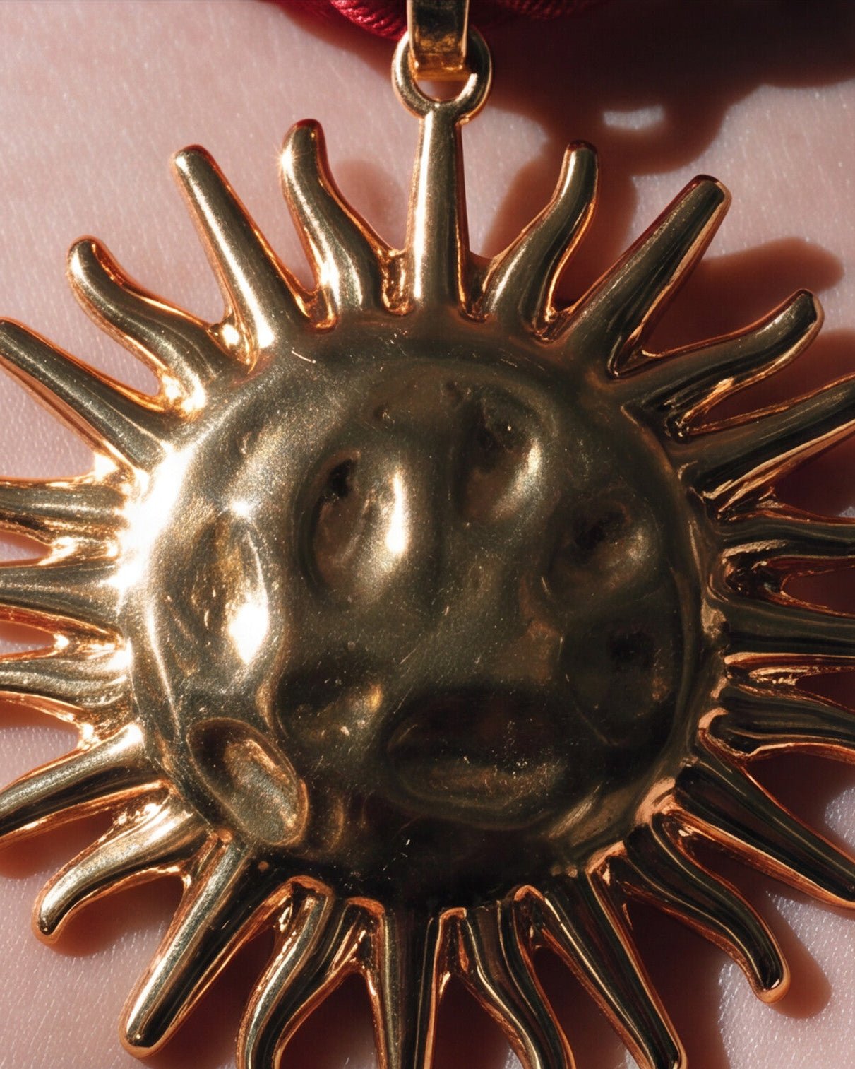 COLLAR SOL ROJO