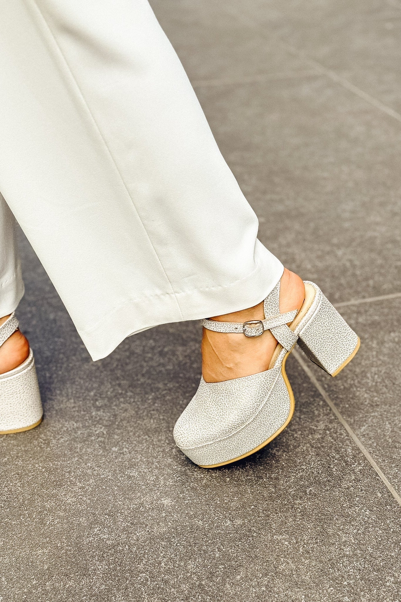 ZAPATO ISABEL BLANCO PLATA 2