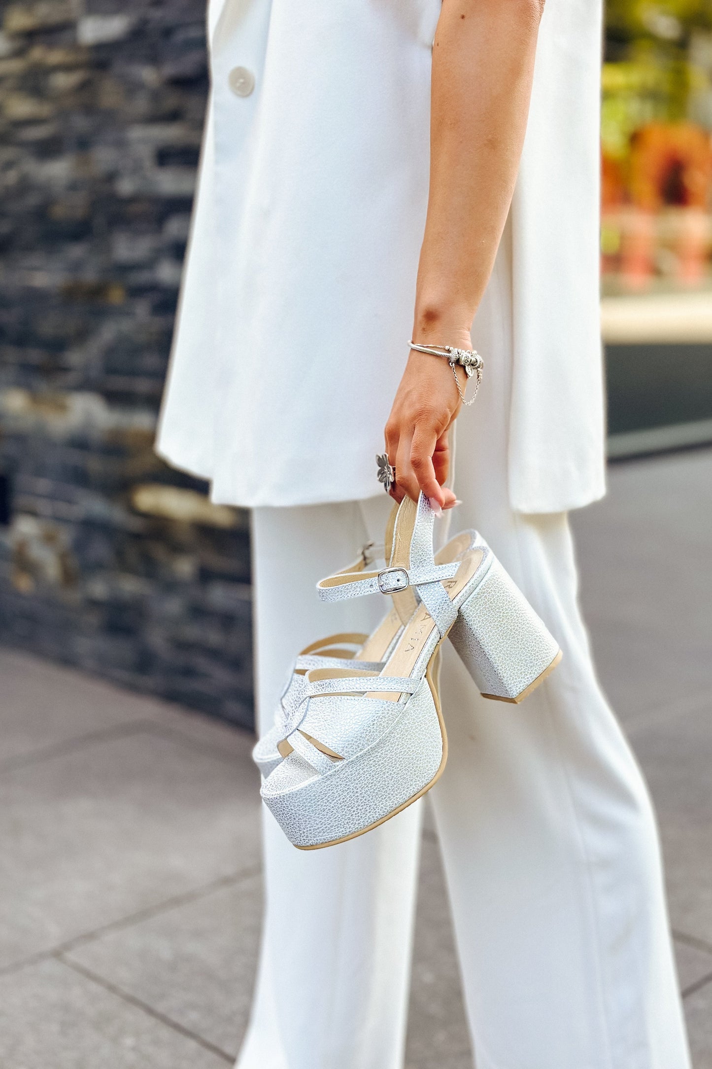 SANDALIA CHARLOTTE BLANCO PLATA 2