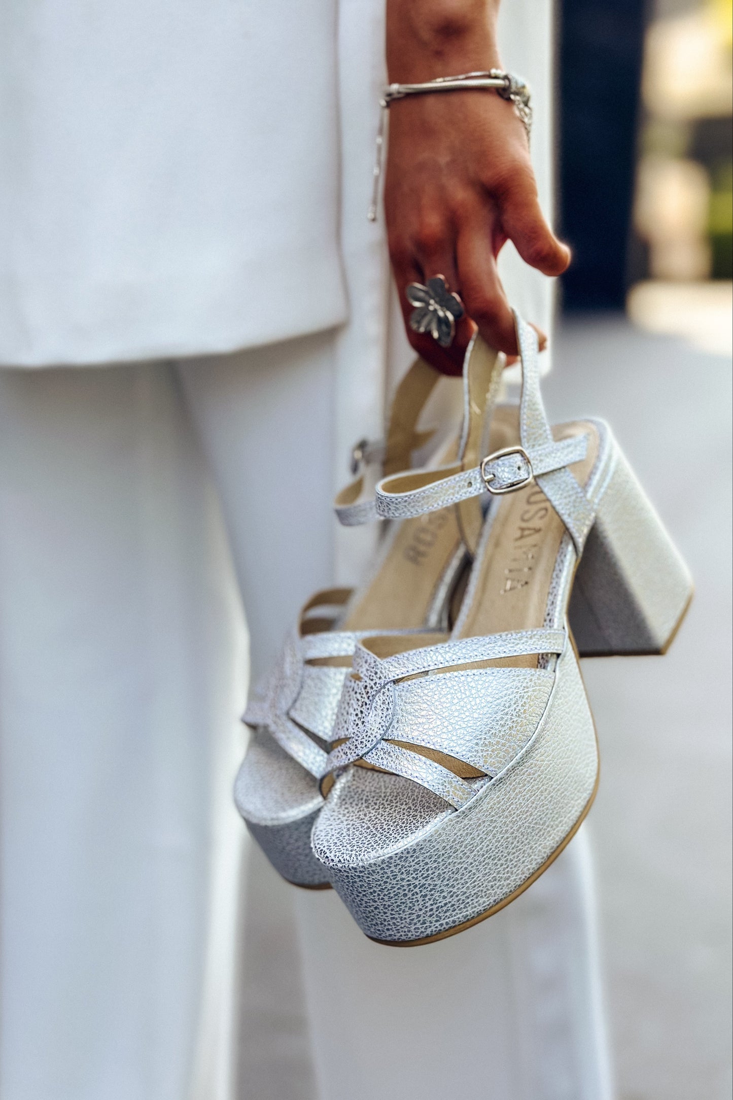 SANDALIA CHARLOTTE BLANCO PLATA 2