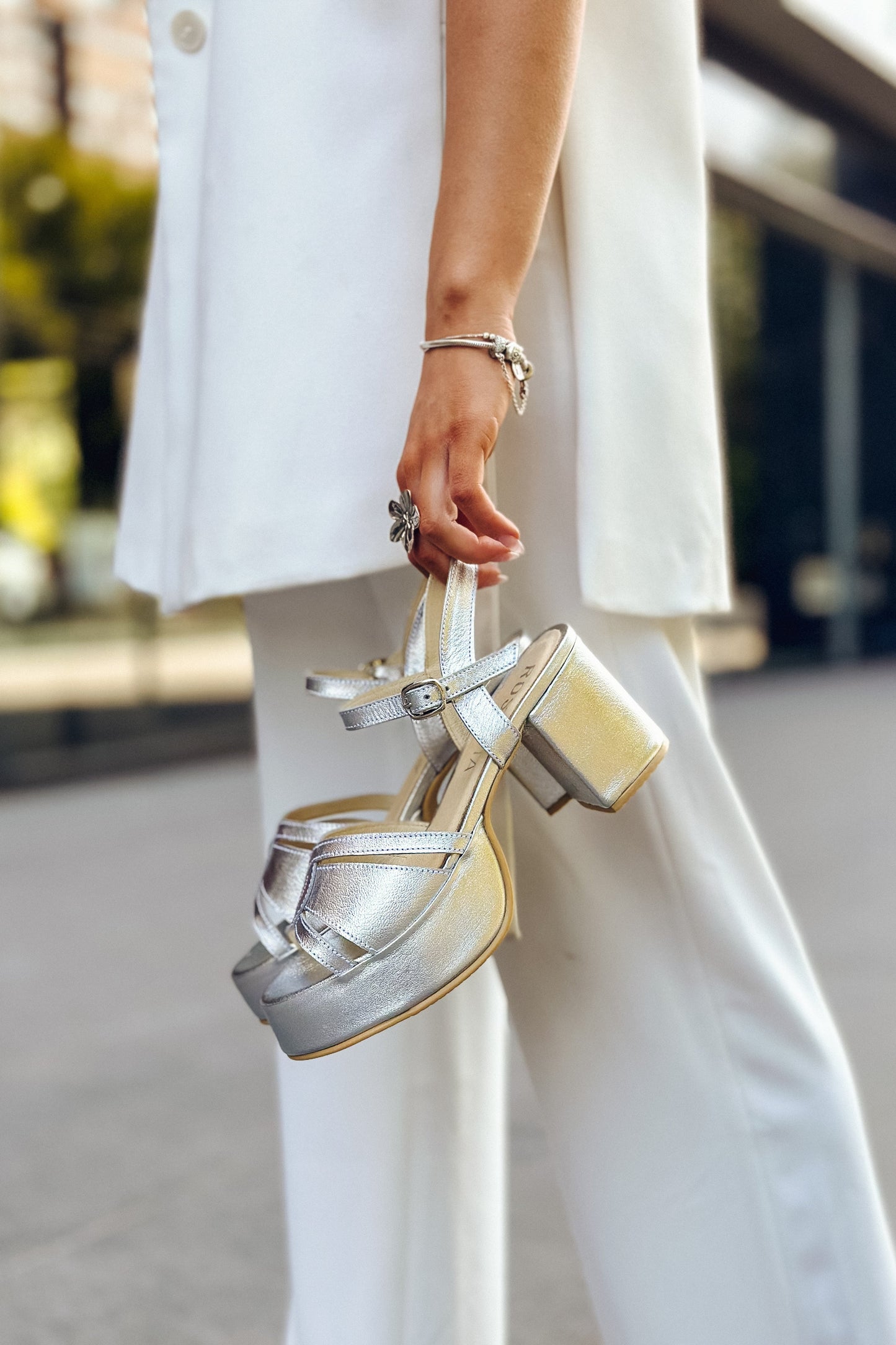 SANDALIA CHARLOTTE PLATA 1