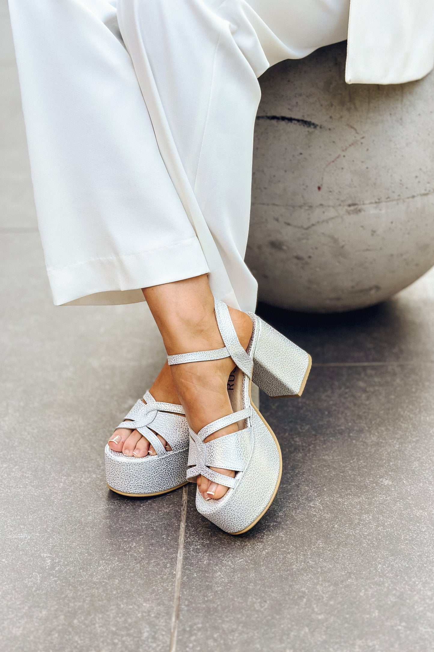 SANDALIA CHARLOTTE BLANCO PLATA 2