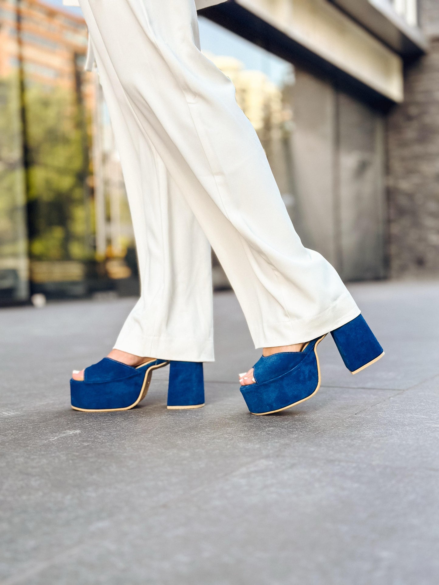 SANDALIA LEONOR NOBUCK AZUL 2